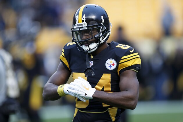 Pittsburgh Steelers wide receiver Antonio Brown (84) warms up before an NFL football game against the New England Patriots in Pittsburgh, Sunday, Dec. 16, 2018. (AP Photo/Keith Srakocic)