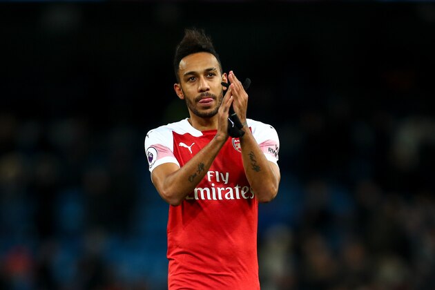 MANCHESTER, ENGLAND - FEBRUARY 03: Pierre-Emerick Aubameyang of Arsenal applauds the fans during the Premier League match between Manchester City and Arsenal FC at Etihad Stadium on February 3, 2019 in Manchester, United Kingdom. (Photo by Robbie Jay Barratt - AMA/Getty Images)