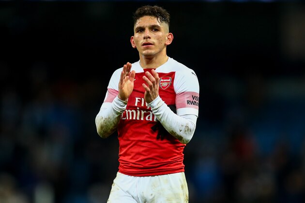 MANCHESTER, ENGLAND - FEBRUARY 03: Lucas Torreira of Arsenal acknowledges the fans at full time during the Premier League match between Manchester City and Arsenal FC at Etihad Stadium on February 3, 2019 in Manchester, United Kingdom. (Photo by Robbie Jay Barratt - AMA/Getty Images)