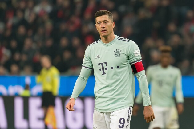 LEVERKUSEN, GERMANY - FEBRUARY 02: Robert Lewandowski of Bayern Muenchen controls the ball during the Bundesliga match between Bayer 04 Leverkusen and FC Bayern Muenchen at BayArena on February 2, 2019 in Leverkusen, Germany. (Photo by TF-Images/TF-Images via Getty Images)