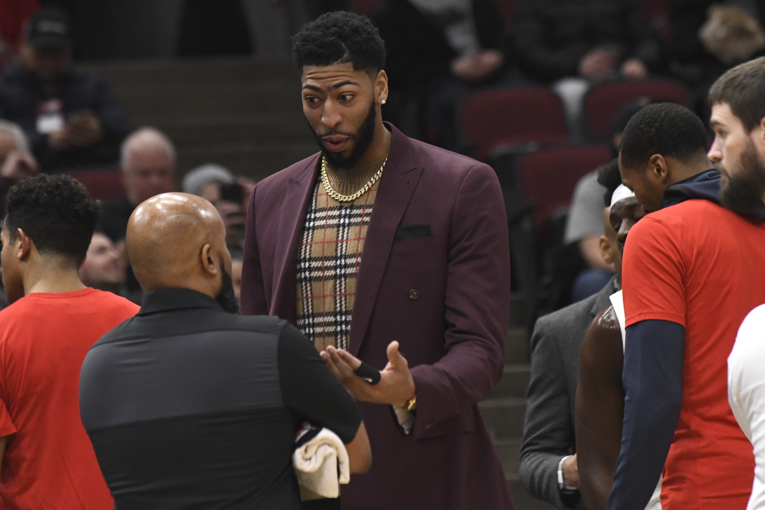 New Orleans Pelicans' Anthony Davis talks during a timeout during the first half of an NBA basketball game against the Chicago Bulls Wednesday, Feb. 6, 2019, in Chicago. (AP Photo/David Banks)