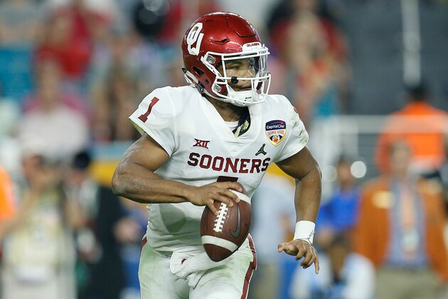 MIAMI, FL - DECEMBER 29:  Kyler Murray #1 of the Oklahoma Sooners looks to pass against the Alabama Crimson Tide during the College Football Playoff Semifinal at the Capital One Orange Bowl at Hard Rock Stadium on December 29, 2018 in Miami, Florida.  (Photo by Michael Reaves/Getty Images)