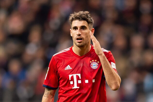 FRANKFURT AM MAIN, GERMANY - DECEMBER 22: Javi Martinez of Bayern Muenchen looks on during the Bundesliga match between Eintracht Frankfurt and FC Bayern Muenchen at Commerzbank-Arena on December 22, 2018 in Frankfurt am Main, Germany. (Photo by TF-Images/TF-Images via Getty Images)