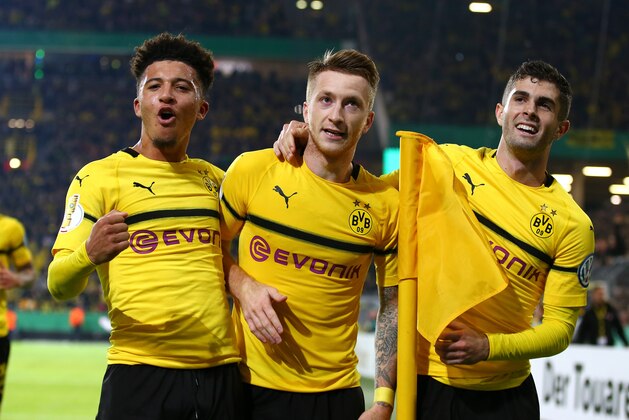 DORTMUND, GERMANY - OCTOBER 31: Marco Reus of Borussia Dortmund celebrates after scoring his team's third goal with Jadon Malik Sancho of Borussia Dortmund and Christian Pulisic of Borussia Dortmund during the DFB Cup match between Borussia Dortmund and 1. FC Union Berlin at Signal Iduna Park on October 31, 2018 in Dortmund, Germany. (Photo by TF-Images/ Getty Images)