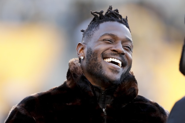 Pittsburgh Steelers wide receiver Antonio Brown stands on the sideline before an NFL football game against the Cincinnati Bengals, Sunday, Dec. 30, 2018, in Pittsburgh. (AP Photo/Don Wright)