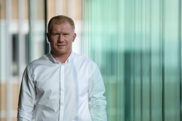 In this photo taken on August 8, 2018, former England and Manchester United football player Paul Scholes poses during an interview with AFP in Hong Kong. - Manchester United legend Paul Scholes has dismissed their chances of challenging for the Premier League title in the coming season, citing a gulf in quality between his former club and defending champions Manchester City. Scholes was in Hong Kong to promote 433 Token, a blockchain-based system that will allow football fans to connect with football stars and help sponsor young talent in the sport. (Photo by Anthony WALLACE / AFP)        (Photo credit should read ANTHONY WALLACE/AFP/Getty Images)