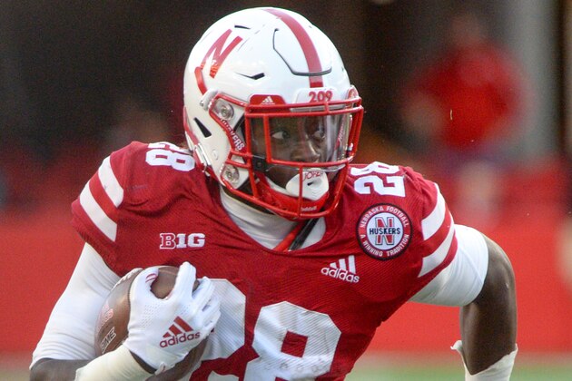 LINCOLN, NE - OCTOBER 20: Running back Maurice Washington #28 of the Nebraska Cornhuskers runs against the Minnesota Golden Gophers at Memorial Stadium on October 20, 2018 in Lincoln, Nebraska. (Photo by Steven Branscombe/Getty Images)
