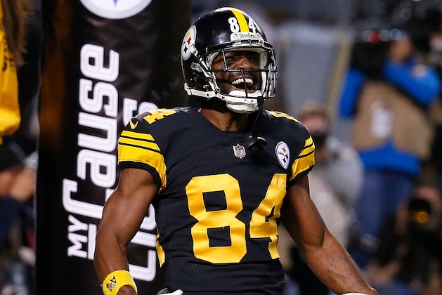 PITTSBURGH, PA - DECEMBER 16: Antonio Brown #84 of the Pittsburgh Steelers reacts after a 17 yard touchdown reception in the first quarter during the game against the New England Patriots at Heinz Field on December 16, 2018 in Pittsburgh, Pennsylvania. (Photo by Justin K. Aller/Getty Images)