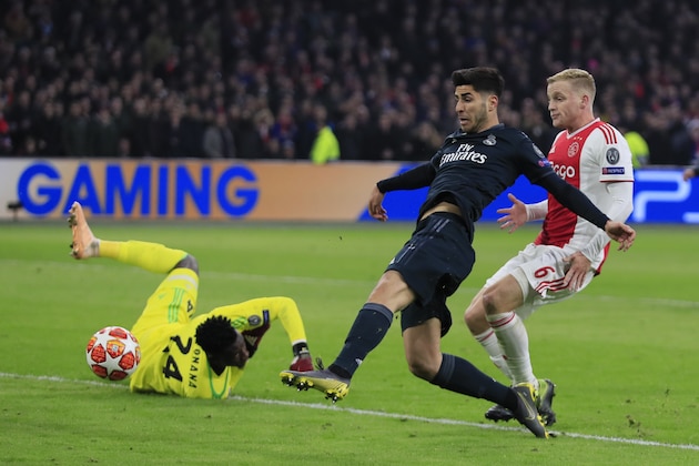 Real midfielder Marco Asensio, center, scores his side's second goal during the first leg, round of sixteen, Champions League soccer match between Ajax and Real Madrid at the Johan Cruyff ArenA in Amsterdam, Netherlands, Wednesday Feb. 13, 2019. (AP Photo/Peter Dejong)