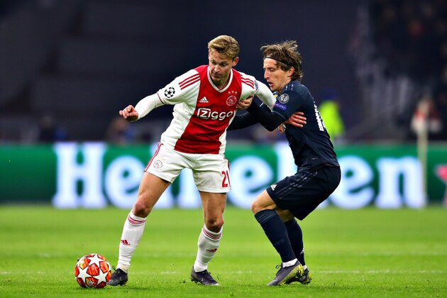 AMSTERDAM, NETHERLANDS - FEBRUARY 13: Luka Modric of Real Madrid and Frenkie de Jong of Ajax battle for the ball during the UEFA Champions League Round of 16 First Leg match between Ajax and Real Madrid at Johan Cruyff Arena on February 13, 2019 in Amsterdam, . (Photo by Chris Brunskill/Fantasista/Getty Images) AMSTERDAM, NETHERLANDS - FEBRUARY 13: Luka Modric of Real Madrid and Frenkie de Jong of Ajax battle for the ball during the UEFA Champions League Round of 16 First Leg match between Ajax and Real Madrid at Johan Cruyff Arena on February 13, 2019 in Amsterdam, . (Photo by Chris Brunskill/Fantasista/Getty Images)