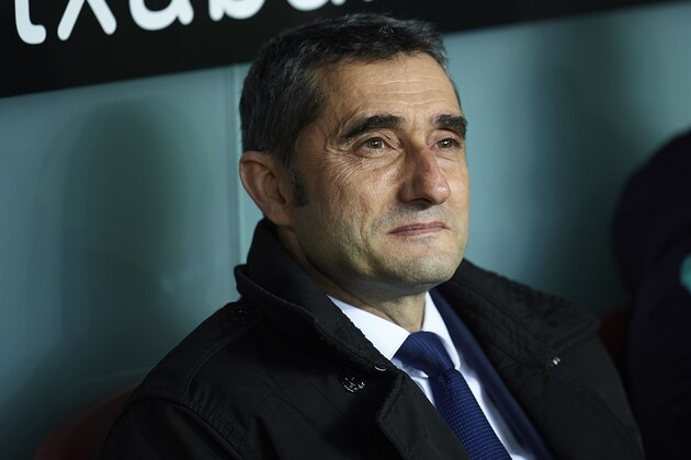 BILBAO, SPAIN - FEBRUARY 10: Ernesto Valverde of FC Barcelona looks on during the La Liga match between Athletic Club and FC Barcelona at San Mames Stadium on February 10, 2019 in Bilbao, Spain. (Photo by Juan Manuel Serrano Arce/Getty Images)