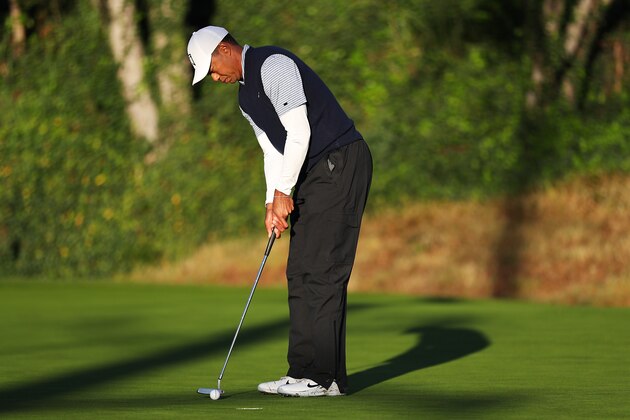 PACIFIC PALISADES, CALIFORNIA - FEBRUARY 16: Tiger Woods hits a putt on the 5th hole during the continuation of the second round of the Genesis Open at Riviera Country Club on February 16, 2019 in Pacific Palisades, California. (Photo by Yong Teck Lim/Getty Images)
