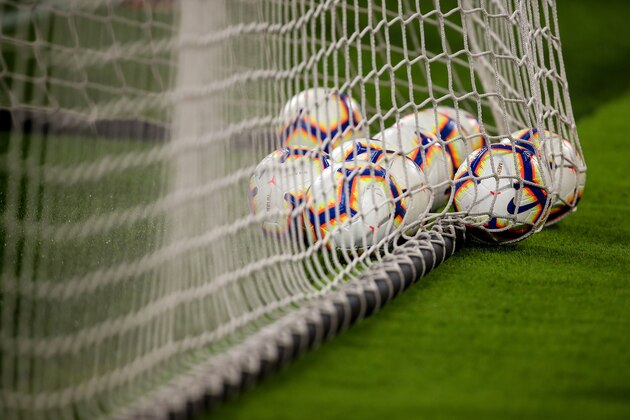 TURIN, ITALY - SEPTEMBER 26: Serie A Nike Merlin match balls are seen in the goal net prior to the Serie A match between Juventus and Bologna FC at Allianz Stadium on September 26, 2018 in Turin, Italy. (Photo by Robbie Jay Barratt - AMA/Getty Images)