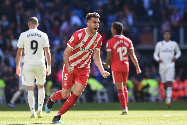MADRID, SPAIN - FEBRUARY 17:  Pedro Alcala of Girona celebrates victory following the La Liga match between Real Madrid CF and Girona FC at Estadio Santiago Bernabeu on February 17, 2019 in Madrid, Spain. (Photo by Denis Doyle/Getty Images)during the La Liga match between Real Madrid CF and Girona FC at Estadio Santiago Bernabeu on February 17, 2019 in Madrid, Spain. (Photo by Denis Doyle/Getty Images)