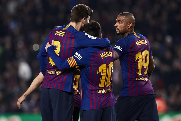 BARCELONA, SPAIN - FEBRUARY 16: Players of FC Barcelona celebrating a goal during the La Liga match between FC Barcelona and Real Valladolid CF at Camp Nou on February 16, 2019 in Barcelona, Spain. (Photo by Quality Sport Images/Getty Images)