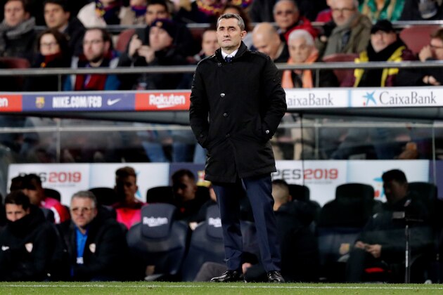 BARCELONA, SPAIN - JANUARY 30: coach Ernesto Valverde of FC Barcelona  during the Spanish Copa del Rey  match between FC Barcelona v Sevilla at the Camp Nou on January 30, 2019 in Barcelona Spain (Photo by Jeroen Meuwsen/Soccrates/Getty Images)
