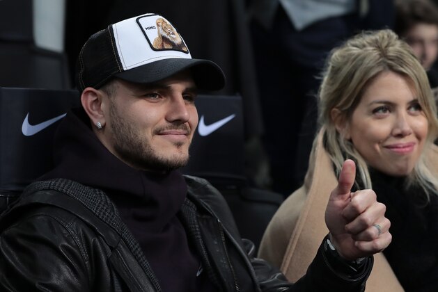 MILAN, ITALY - FEBRUARY 17:  Mauro Emanuel Icardi of FC Internazionale and his wife Wanda Nara attend the Serie A match between FC Internazionale and UC Sampdoria at Stadio Giuseppe Meazza on February 17, 2019 in Milan, Italy.  (Photo by Emilio Andreoli/Getty Images)