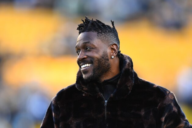 PITTSBURGH, PA - DECEMBER 30:  Antonio Brown #84 of the Pittsburgh Steelers looks on during warmups prior to the game against the Cincinnati Bengals at Heinz Field on December 30, 2018 in Pittsburgh, Pennsylvania. (Photo by Joe Sargent/Getty Images)