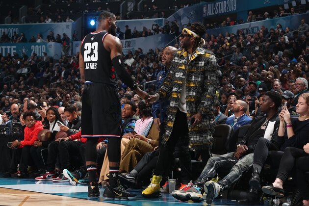 CHARLOTTE, NC - FEBRUARY 17: LeBron James #23 of Team LeBron and Rapper, 2 Chainz shake hands during the 2019 NBA All-Star Game on February 17, 2019 at the Spectrum Center in Charlotte, North Carolina. NOTE TO USER: User expressly acknowledges and agrees that, by downloading and/or using this photograph, user is consenting to the terms and conditions of the Getty Images License Agreement. Mandatory Copyright Notice: Copyright 2019 NBAE (Photo by Nathaniel S. Butler/NBAE via Getty Images)