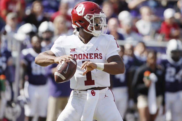 Oklahoma quarterback Kyler Murray (1) looks for an open receiver during the second half of an NCAA college football game against TCU, Saturday, Oct. 20, 2018, in Fort Worth, Texas. Oklahoma won 52-27. (AP Photo/Brandon Wade)