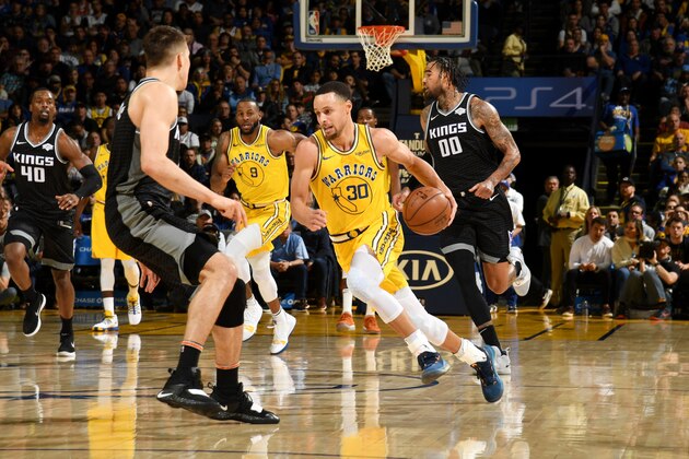 OAKLAND, CA - FEBRUARY 21:  Stephen Curry #30 of the Golden State Warriors handles the ball against the Sacramento Kings on February 21, 2019 at ORACLE Arena in Oakland, California. NOTE TO USER: User expressly acknowledges and agrees that, by downloading and or using this photograph, user is consenting to the terms and conditions of Getty Images License Agreement. Mandatory Copyright Notice: Copyright 2019 NBAE (Photo by Noah Graham/NBAE via Getty Images)