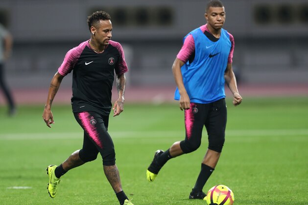 Paris Saint-Germain's Brazilian forward Neymar (L) and Paris Saint-Germain's French forward Kylian Mbappe take part in the winter training camp at the Khalifa International Stadium in the Qatari capital Doha on January 15, 2019. (Photo by Karim JAAFAR / AFP)        (Photo credit should read KARIM JAAFAR/AFP/Getty Images)