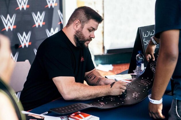 Kevin Owens signing autographs.