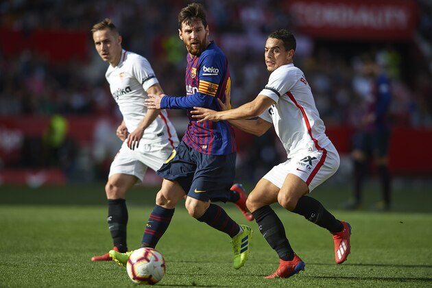 SEVILLE, SPAIN - FEBRUARY 23: Wissam Ben Yedder of Sevilla competes for the ball with Lionel Messi of Barcelona during the La Liga match between Sevilla FC and FC Barcelona at Estadio Ramon Sanchez Pizjuan on February 23, 2019 in Seville, Spain. (Photo by Quality Sport Images/Getty Images)