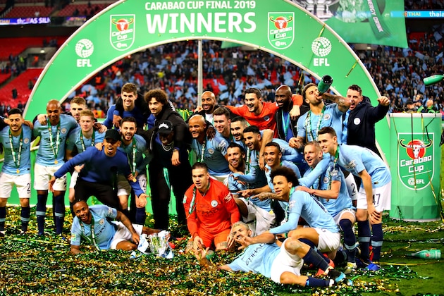 LONDON, ENGLAND - FEBRUARY 24: The Manchester City team celebrate with the trophy after they won the Carabao Cup Final between Chelsea and Manchester City at Wembley Stadium on February 24, 2019 in London, England. (Photo by Chris Brunskill/Fantasista/Getty Images)
