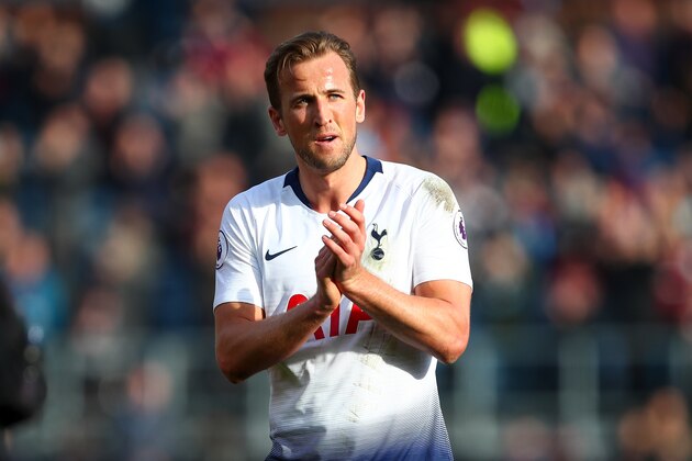 BURNLEY, ENGLAND - FEBRUARY 23: Harry Kane of Tottenham Hotspur applauds the fans at full time during the Premier League match between Burnley FC and Tottenham Hotspur at Turf Moor on February 23, 2019 in Burnley, United Kingdom. (Photo by Robbie Jay Barratt - AMA/Getty Images)