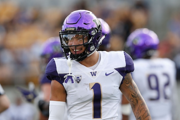 BERKELEY, CA - OCTOBER 27: Byron Murphy #1 of the Washington Huskies looks on between plays against the California Golden Bears at California Memorial Stadium on October 27, 2018 in Berkeley, California. (Photo by Lachlan Cunningham/Getty Images)