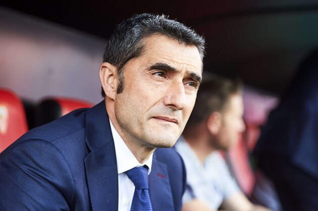 SEVILLE, SPAIN - FEBRUARY 23: Head coach Ernesto Valverde of FC Barcelona looks on prior to the start the La Liga match between Sevilla FC and FC Barcelona at Estadio Ramon Sanchez Pizjuan on February 23, 2019 in Seville, Spain. (Photo by Aitor Alcalde/Getty Images)