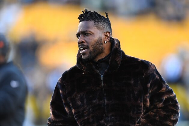 PITTSBURGH, PA - DECEMBER 30:  Antonio Brown #84 of the Pittsburgh Steelers looks on during warmups prior to the game against the Cincinnati Bengals at Heinz Field on December 30, 2018 in Pittsburgh, Pennsylvania. (Photo by Joe Sargent/Getty Images)