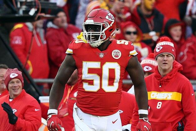 KANSAS CITY, MISSOURI - DECEMBER 09:  Outside linebacker Justin Houston #50 of the Kansas City Chiefs celebrates after recovering a fumble late in the 4th quarter during the game against the Baltimore Ravens at Arrowhead Stadium on December 09, 2018 in Kansas City, Missouri. (Photo by Jamie Squire/Getty Images)