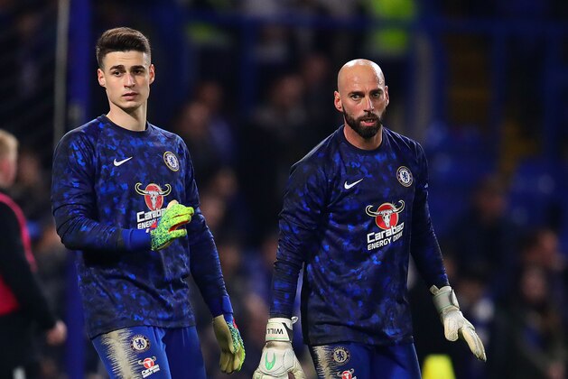 LONDON, ENGLAND - FEBRUARY 27: Willy Caballero (R) and Kepa Arrizabalaga of Chelsea warm up ahead of the Premier League match between Chelsea FC and Tottenham Hotspur at Stamford Bridge on February 27, 2019 in London, United Kingdom. (Photo by Chris Brunskill/Fantasista/Getty Images)