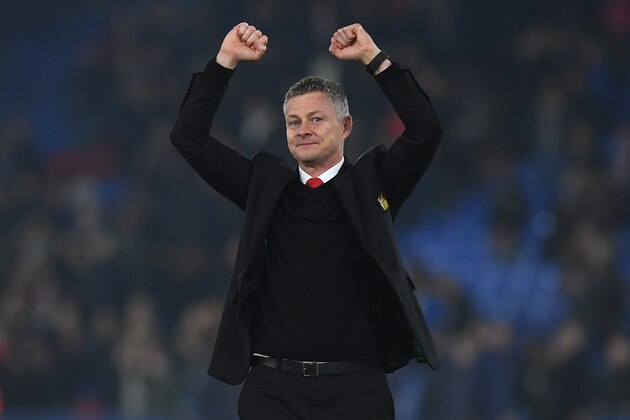 LONDON, ENGLAND - FEBRUARY 27: Manchester United manager Ole Gunnar Solskjaer applauds the travelling fans at the end of the Premier League match between Crystal Palace and Manchester United at Selhurst Park on February 27, 2019 in London, United Kingdom. (Photo by Mike Hewitt/Getty Images)