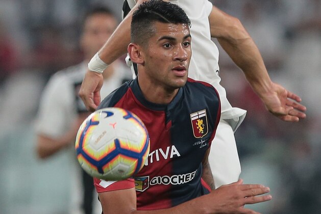 TURIN, ITALY - OCTOBER 20:  Cristiano Ronaldo of Juventus FC jumps for the ball against Cristian Romero (front) of Genoa CFC during the Serie A match between Juventus and Genoa CFC at Allianz Stadium on October 20, 2018 in Turin, Italy.  (Photo by Emilio Andreoli/Getty Images )