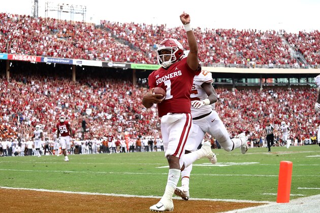 DALLAS, TX - OCTOBER 06:  Kyler Murray #1 of the Oklahoma Sooners runs for a touchdown against the Texas Longhorns in the fourth quarter of the 2018 AT&T Red River Showdown at Cotton Bowl on October 6, 2018 in Dallas, Texas.  (Photo by Ronald Martinez/Getty Images)
