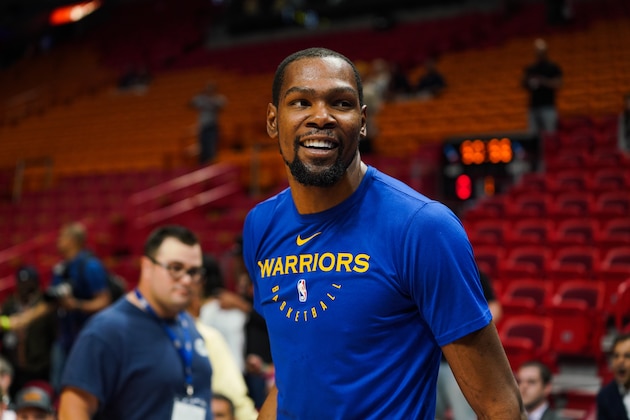 MIAMI, FLORIDA - FEBRUARY 27: Kevin Durant of the Golden State Warriors smiles before a game against the Miami Heat at American Airlines Arena on February 27, 2019 in Miami, Florida. (Photo by Cassy Athena/Getty Images)
