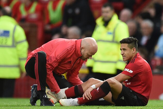 Manchester United's Chilean striker Alexis Sanchez (R) receives medical attention after picking up an injury during the English Premier League football match between Manchester United and Southampton at Old Trafford in Manchester, north west England, on March 2, 2019. (Photo by Oli SCARFF / AFP) / RESTRICTED TO EDITORIAL USE. No use with unauthorized audio, video, data, fixture lists, club/league logos or 'live' services. Online in-match use limited to 120 images. An additional 40 images may be used in extra time. No video emulation. Social media in-match use limited to 120 images. An additional 40 images may be used in extra time. No use in betting publications, games or single club/league/player publications. /         (Photo credit should read OLI SCARFF/AFP/Getty Images)