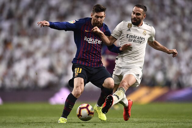 Barcelona's Argentinian forward Lionel Messi (L) vies with Real Madrid's Spanish defender Dani Carvajal during the Spanish league football match between Real Madrid CF and FC Barcelona at the Santiago Bernabeu stadium in Madrid on March 2, 2019. (Photo by OSCAR DEL POZO / AFP)        (Photo credit should read OSCAR DEL POZO/AFP/Getty Images)
