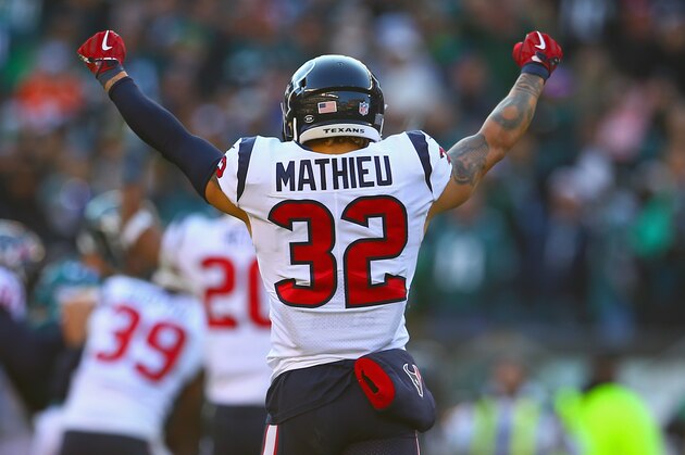PHILADELPHIA, PA - DECEMBER 23:  Free safety Tyrann Mathieu #32 of the Houston Texans celebrates an interception by inside linebacker Benardrick McKinney #55 (not pictured) against the Philadelphia Eagles during the third quarter at Lincoln Financial Field on December 23, 2018 in Philadelphia, Pennsylvania.  (Photo by Mitchell Leff/Getty Images)