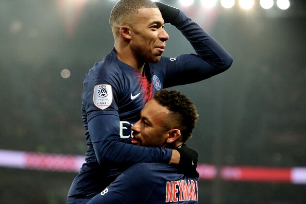 PARIS, FRANCE - JANUARY 19:  Kylian Mbappe of Paris Saint-Germain celebrate his goal with Neymar Jr during the Ligue 1 match between Paris Saint Germain and EA Guingamp at Parc des Princes on January 19, 2019 in Paris, France.  (Photo by Xavier Laine/Getty Images)