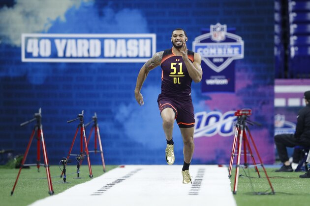 INDIANAPOLIS, IN - MARCH 03: Defensive lineman Montez Sweat of Mississippi State runs the 40-yard dash during day four of the NFL Combine at Lucas Oil Stadium on March 3, 2019 in Indianapolis, Indiana. (Photo by Joe Robbins/Getty Images)