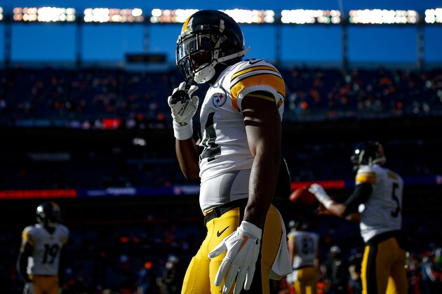 DENVER, CO - NOVEMBER 25:  Wide receiver Antonio Brown #84 of the Pittsburgh Steelers stands on the field as players warm up before a game against the Denver Broncos at Broncos Stadium at Mile High on November 25, 2018 in Denver, Colorado. (Photo by Justin Edmonds/Getty Images)