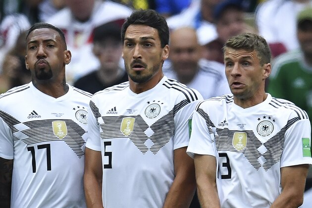 (L-R) Germany's defender Jerome Boateng, Germany's defender Mats Hummels and Germany's forward Thomas Mueller line up to make a wall during the Russia 2018 World Cup Group F football match between Germany and Mexico at the Luzhniki Stadium in Moscow. - Germany head coach Joachim Loew dropped a bombshell on March 5, 2019 by announcing that 2014 World Cup winners Jerome Boateng, Mats Hummels and Thomas Mueller are no longer in his plans. (Photo by Kirill KUDRYAVTSEV / AFP) / ALTERNATIVE CROP        (Photo credit should read KIRILL KUDRYAVTSEV/AFP/Getty Images)