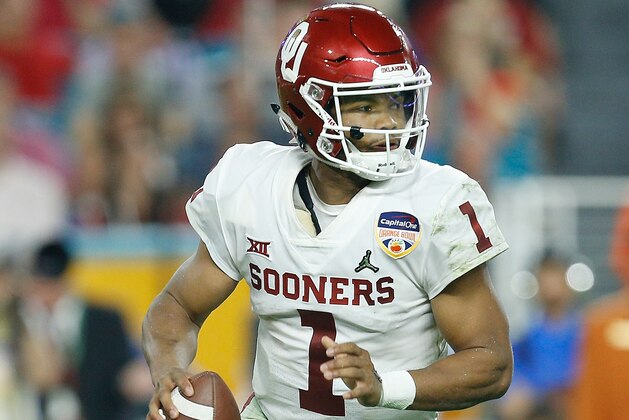 MIAMI, FL - DECEMBER 29:  Kyler Murray #1 of the Oklahoma Sooners looks to pass against the Alabama Crimson Tide during the College Football Playoff Semifinal at the Capital One Orange Bowl at Hard Rock Stadium on December 29, 2018 in Miami, Florida.  (Photo by Michael Reaves/Getty Images)