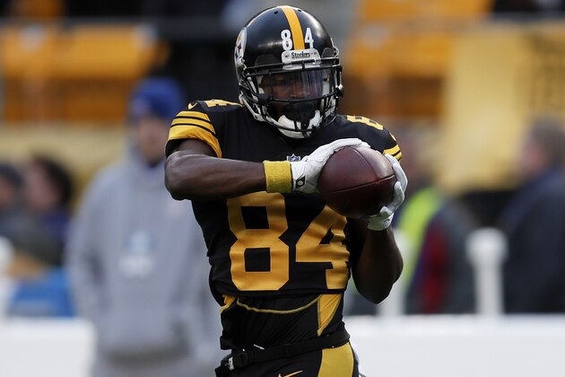 Pittsburgh Steelers wide receiver Antonio Brown (84) warms up before an NFL football game against the New England Patriots in Pittsburgh, Sunday, Dec. 16, 2018. (AP Photo/Keith Srakocic)