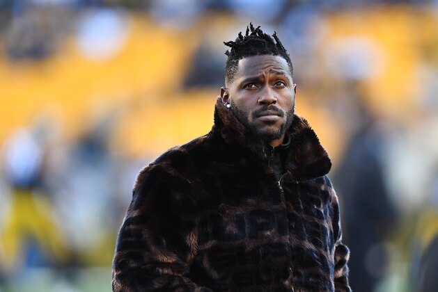 PITTSBURGH, PA - DECEMBER 30:  Antonio Brown #84 of the Pittsburgh Steelers looks on during warmups prior to the game against the Cincinnati Bengals at Heinz Field on December 30, 2018 in Pittsburgh, Pennsylvania. (Photo by Joe Sargent/Getty Images)