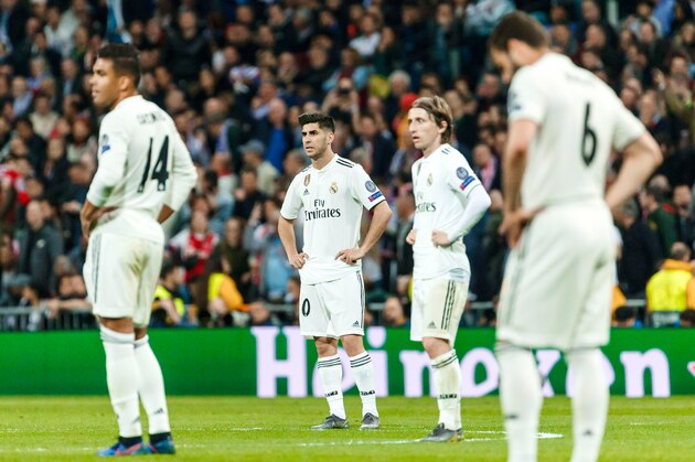 MADRID, SPAIN - MARCH 05: Marco Asensio of Real Madrid and Luka Modric of Real Madrid look dejected during the UEFA Champions League Round of 16 Second Leg match between Real Madrid and Ajax at Santiago Bernabeu on March 5, 2019 in Madrid, Spain. (Photo by TF-Images/Getty Images)